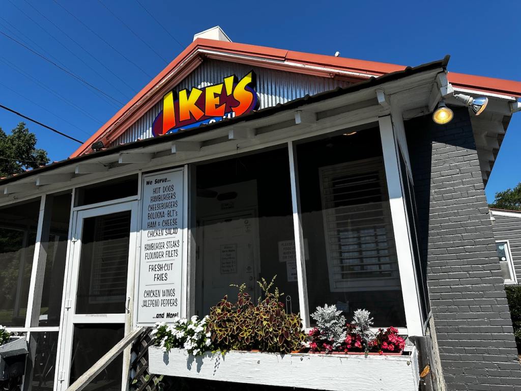 This South Carolina Diner Has Made Some Of The Best Hamburgers For 60 Years