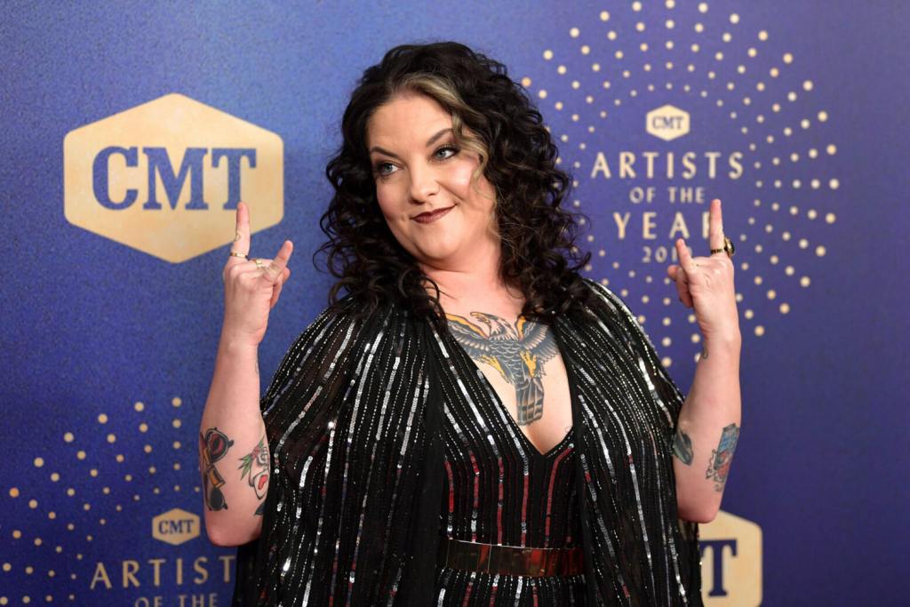 Ashley McBryde Get Injured On A Horse, Postpones A Show