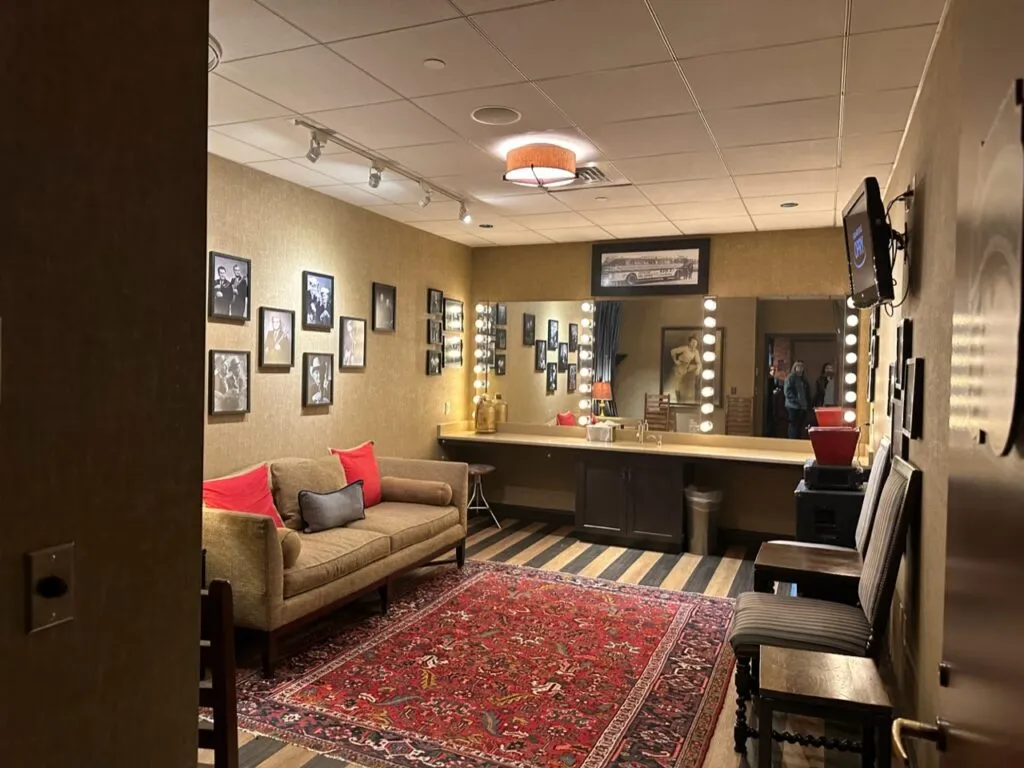 Grand Ole Opry: Inside The Stars' Dressing Rooms