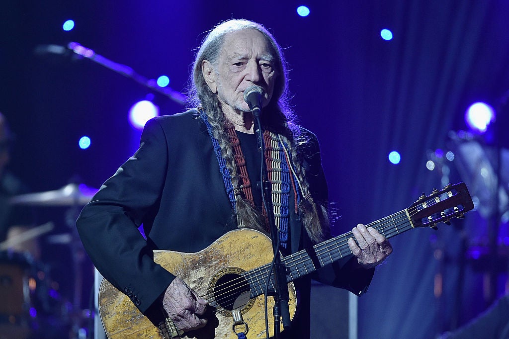 Willie Nelson Countrys Latest Rock Roll Hall Of Fame Inductee